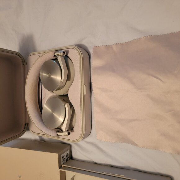 Bang & Olufsen Beoplay H95 - Picture 5 of 6